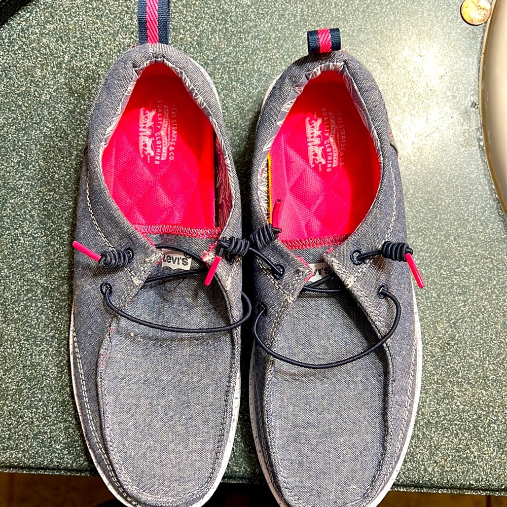 New never worn Levi shoes size 8.5.